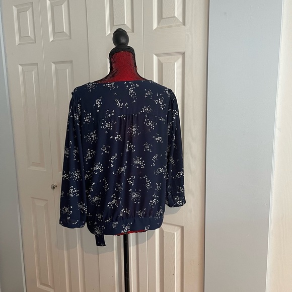 Navy blue with white floral pattern blouse - Picture 7 of 7